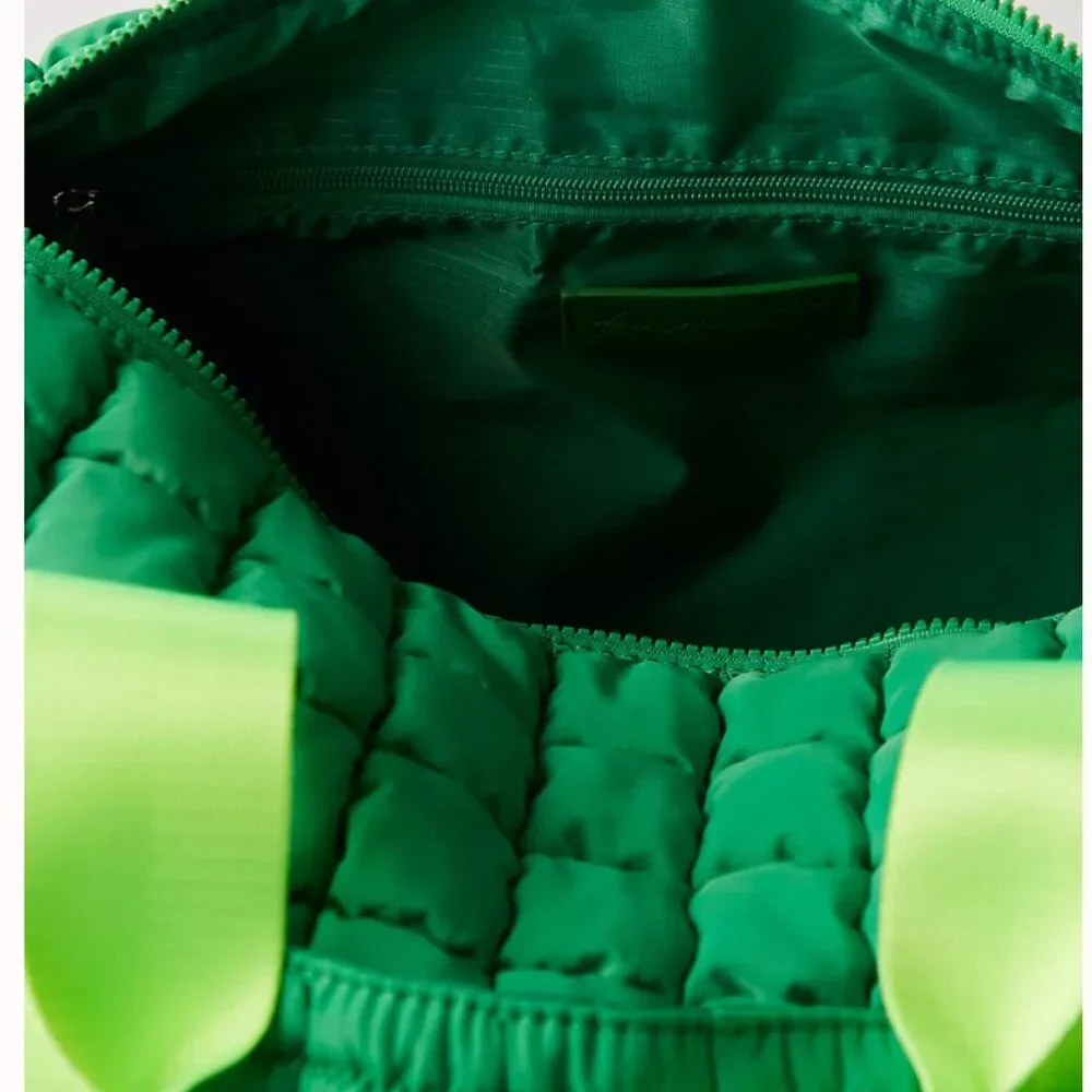 💚 Free People FP Movement Quilted Duffle Bag Kelly Green - Factory Sealed - Picture 3 of 11